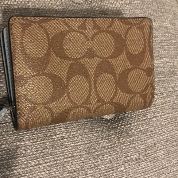 Coach - Picture 2 of 8